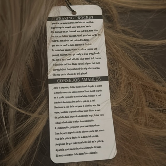 BEAUTIFUL WIG! Dark top of head, blonde throughout. Soft with bangs and layers. - Picture 6 of 9